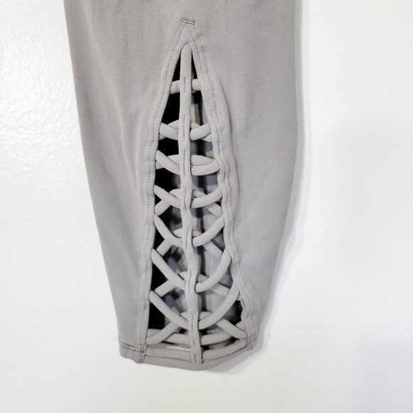 Athleta Savasana Macrame 7/8 Tight in Silver Grey Size M - Picture 4 of 10